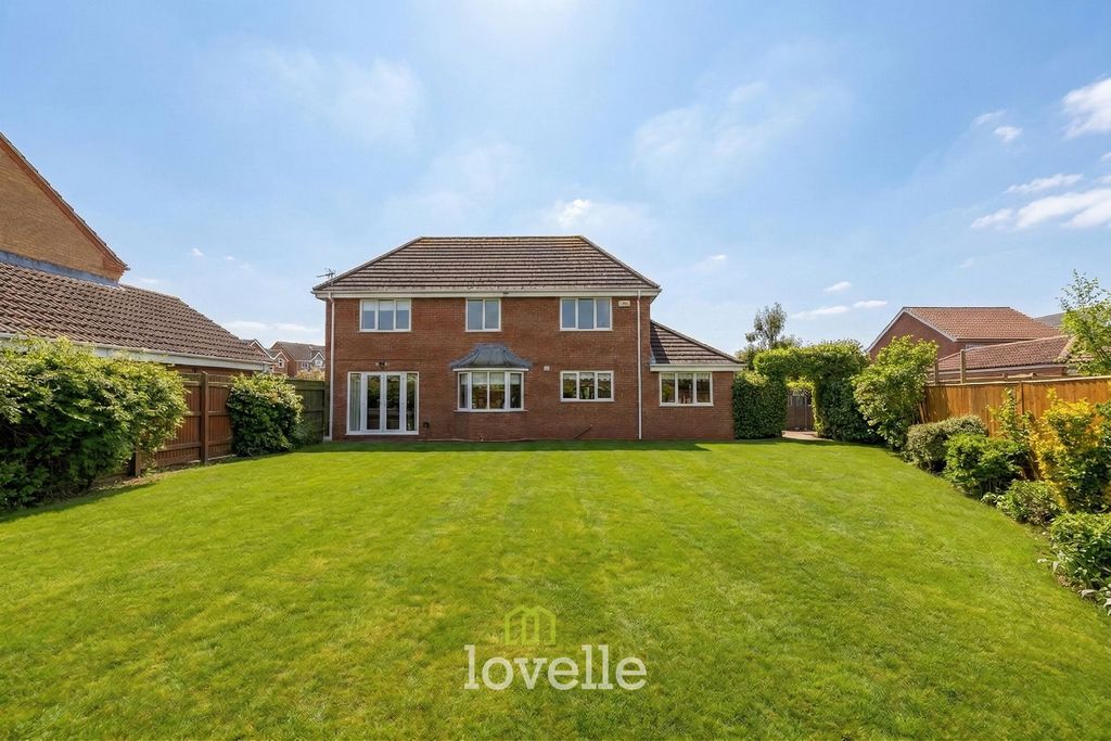 Property photo 2 of 32