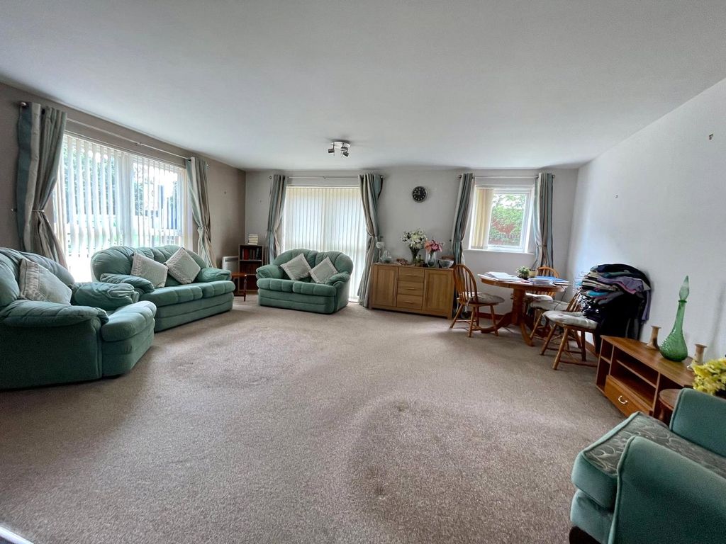 Property photo 3 of 17 Picture No. 09
