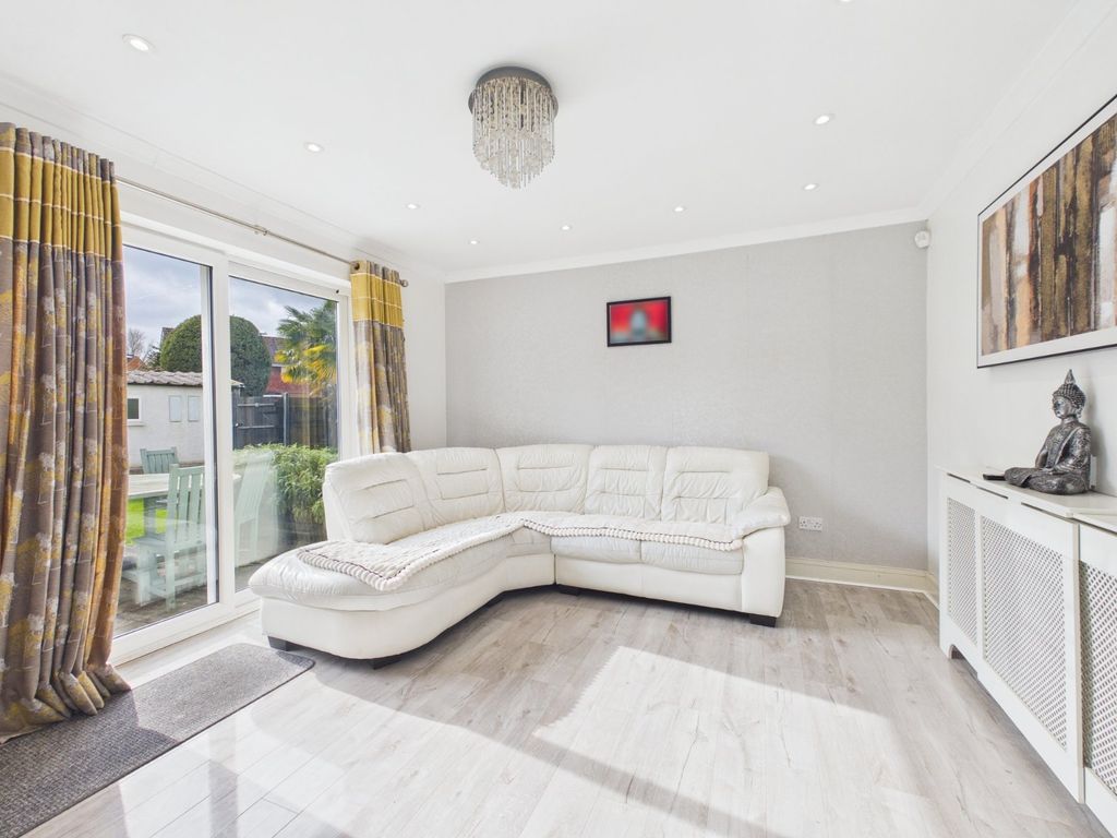 Property photo 2 of 16 Living Room