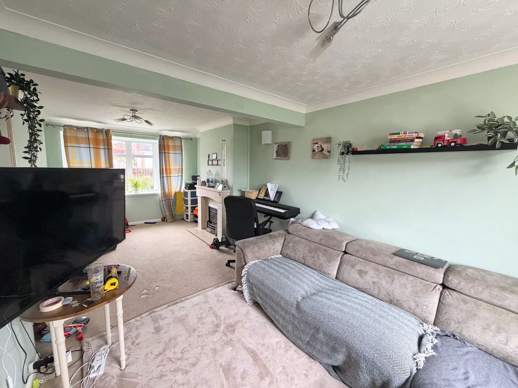 Property photo 2 of 9 E80A3Cf4-7A98-4CE0-91B4-D776C2C33C91