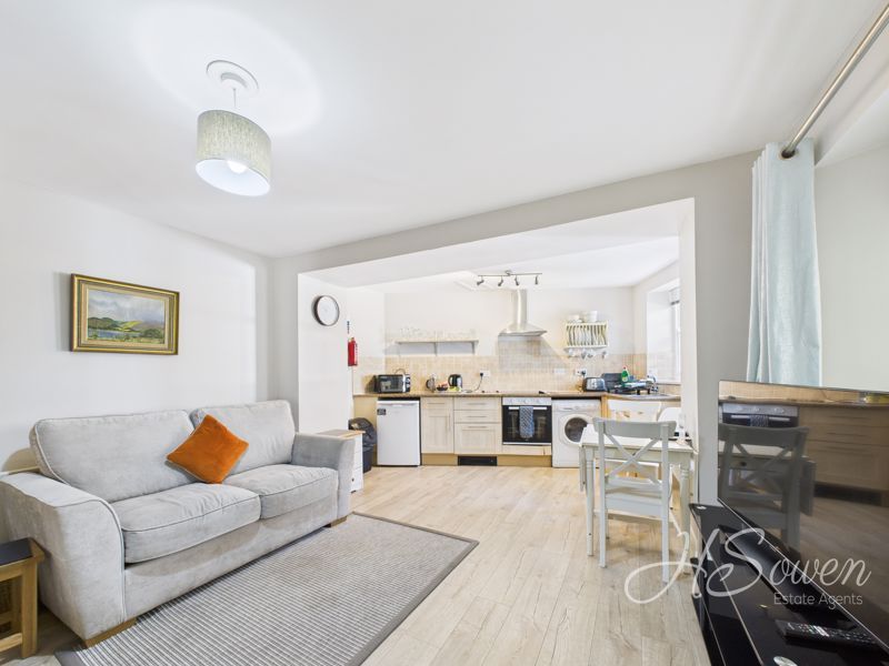 Property photo 3 of 11 Photo 8