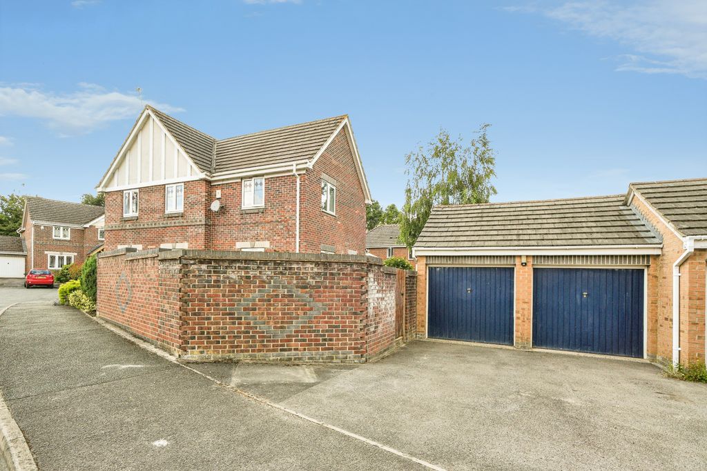 Property photo 2 of 32