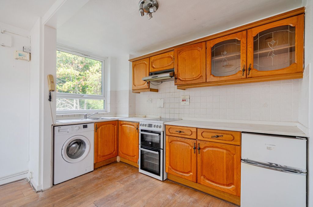 Property photo 2 of 12 1527840-10-6Abce6...