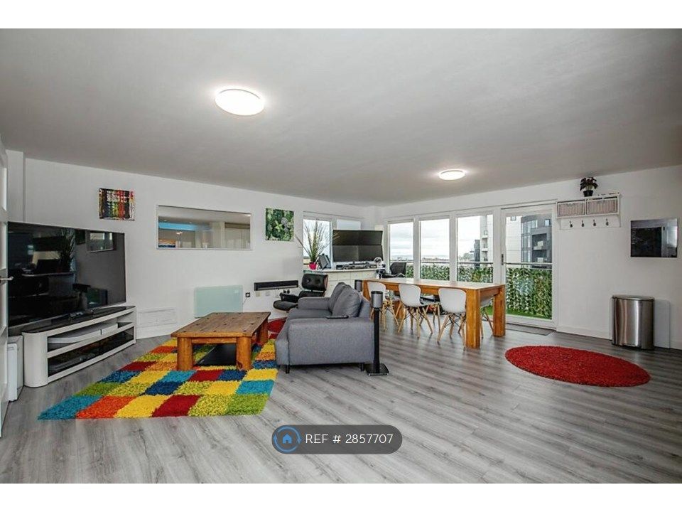 Property photo 1 of 17 Lounge Diner