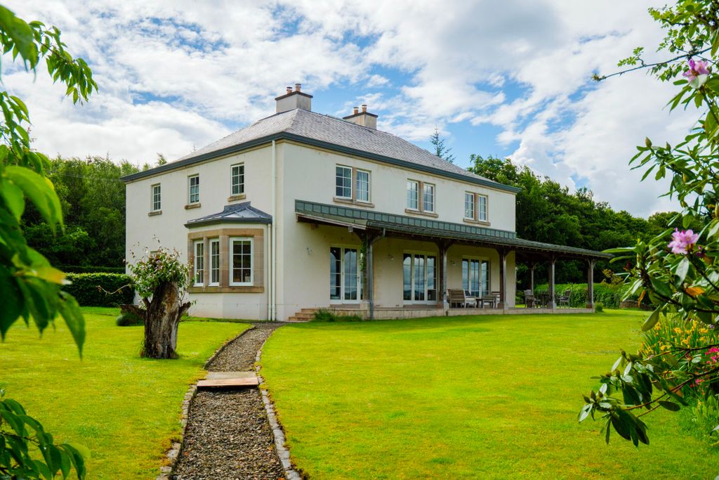 Property photo 2 of 90