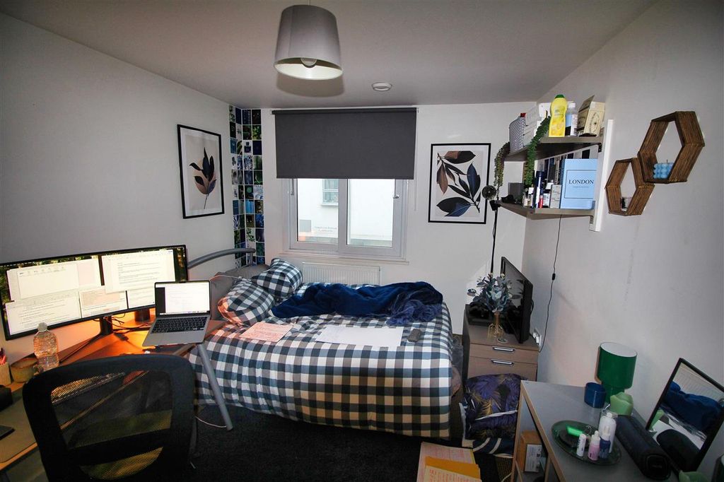 Property photo 2 of 9