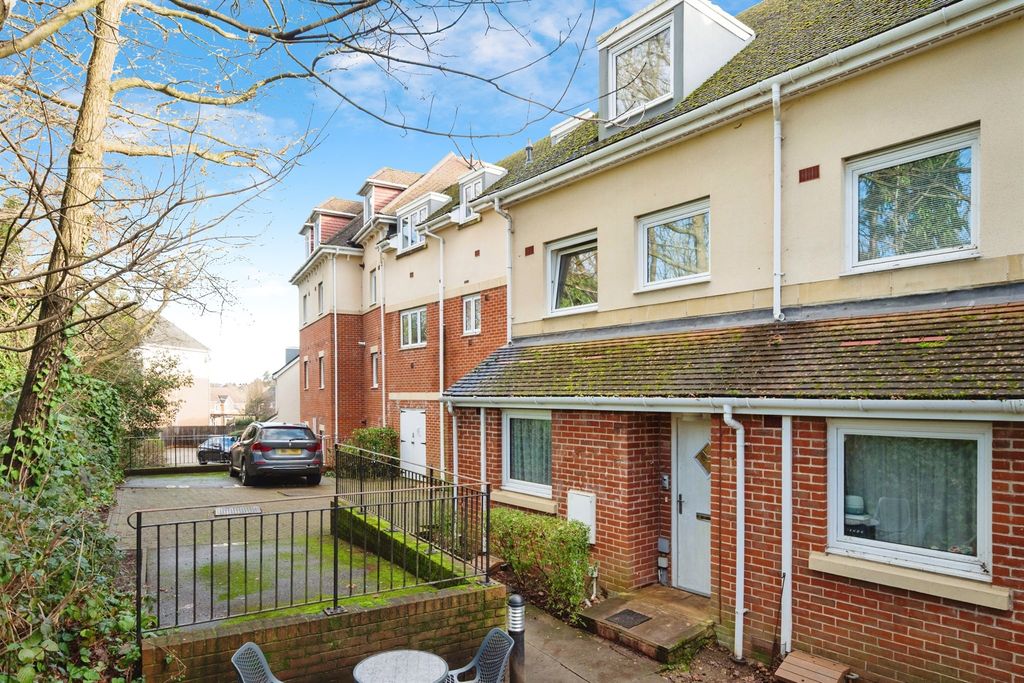 Property photo 2 of 20