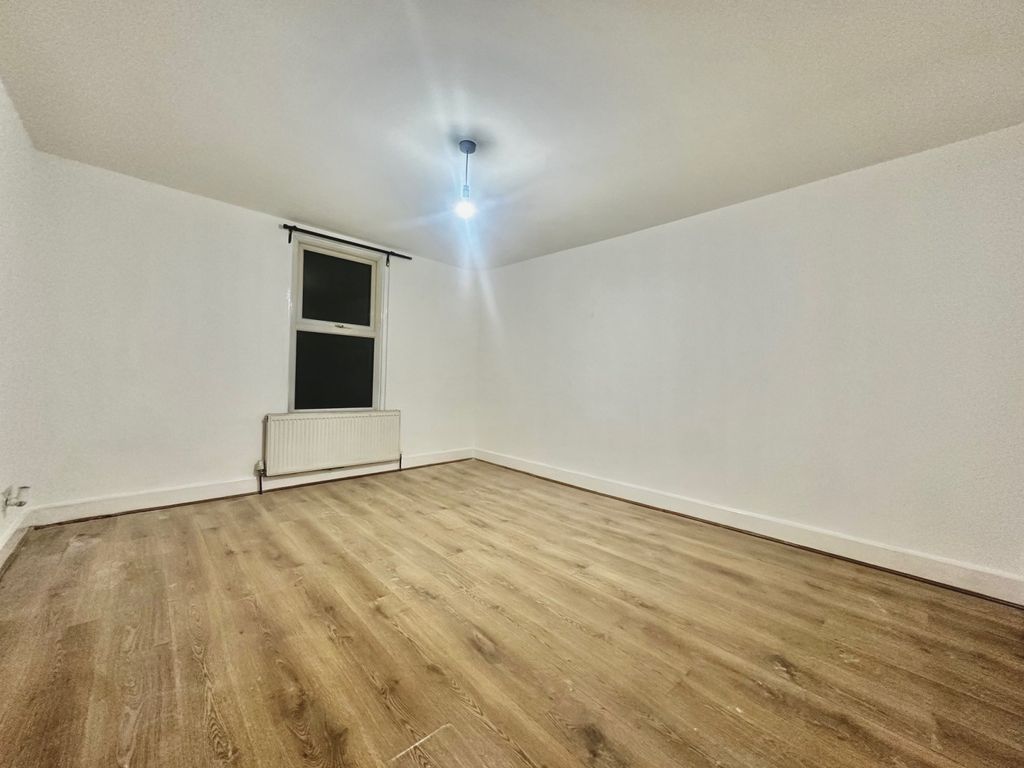 Property photo 3 of 9 Gallery