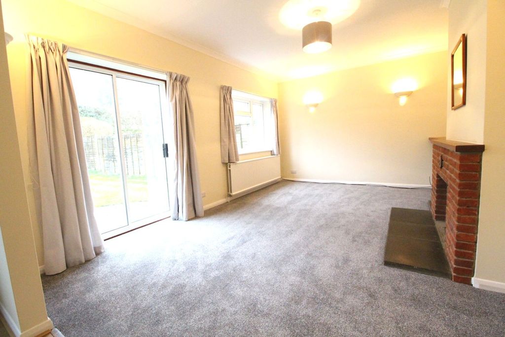 Property photo 3 of 11 Living Room