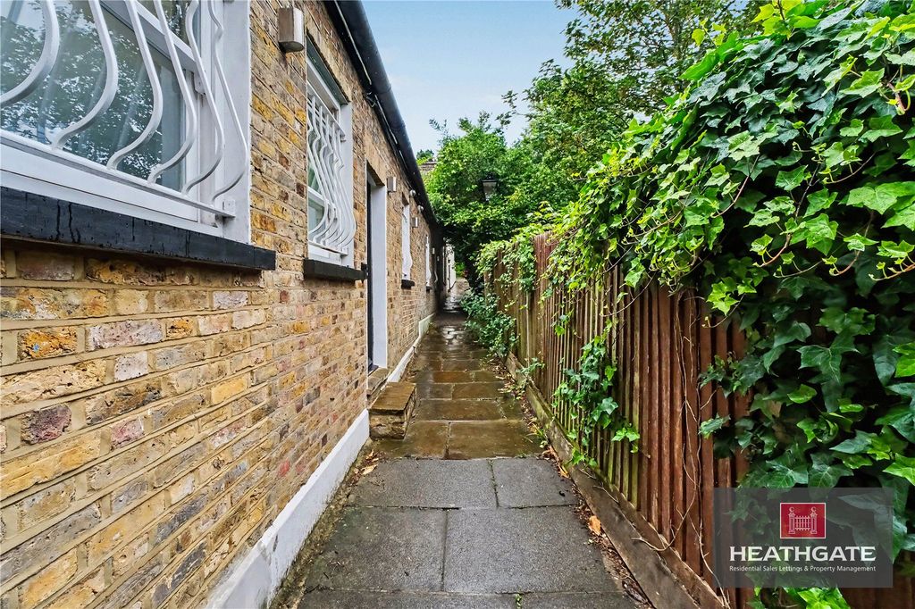 Property photo 3 of 11 Picture-No-12-131