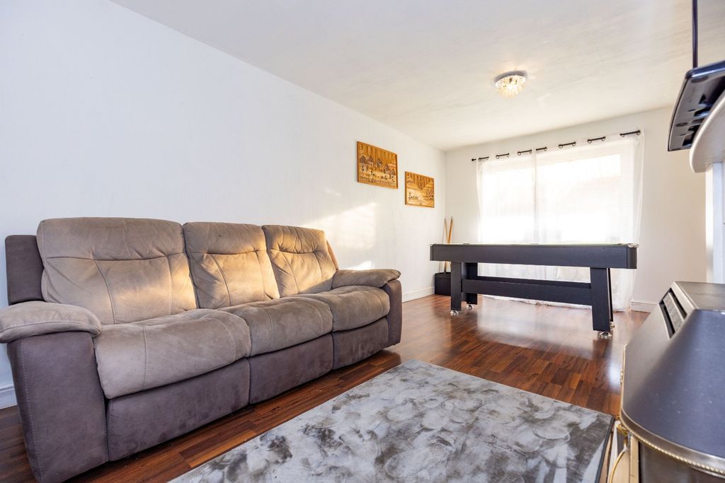 Property photo 2 of 23 Lounge/Diner