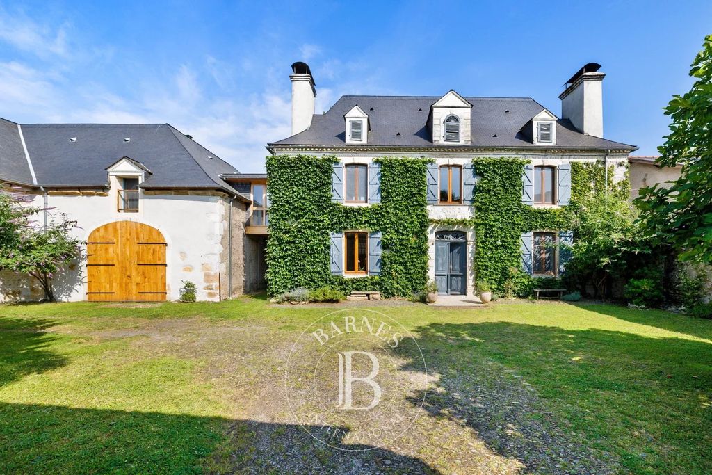 Property photo 1 of 35