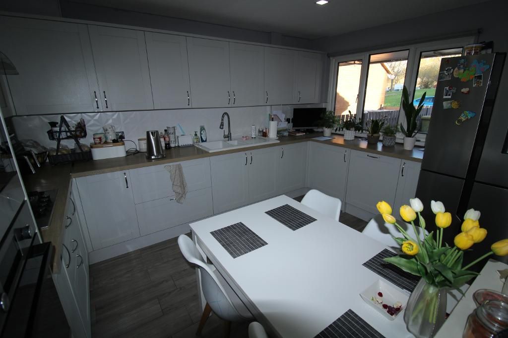 Property photo 3 of 13 Kitchen