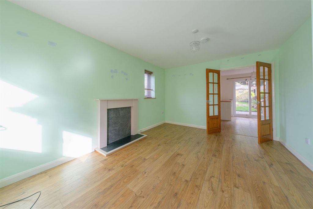 Property photo 2 of 13 Lounge