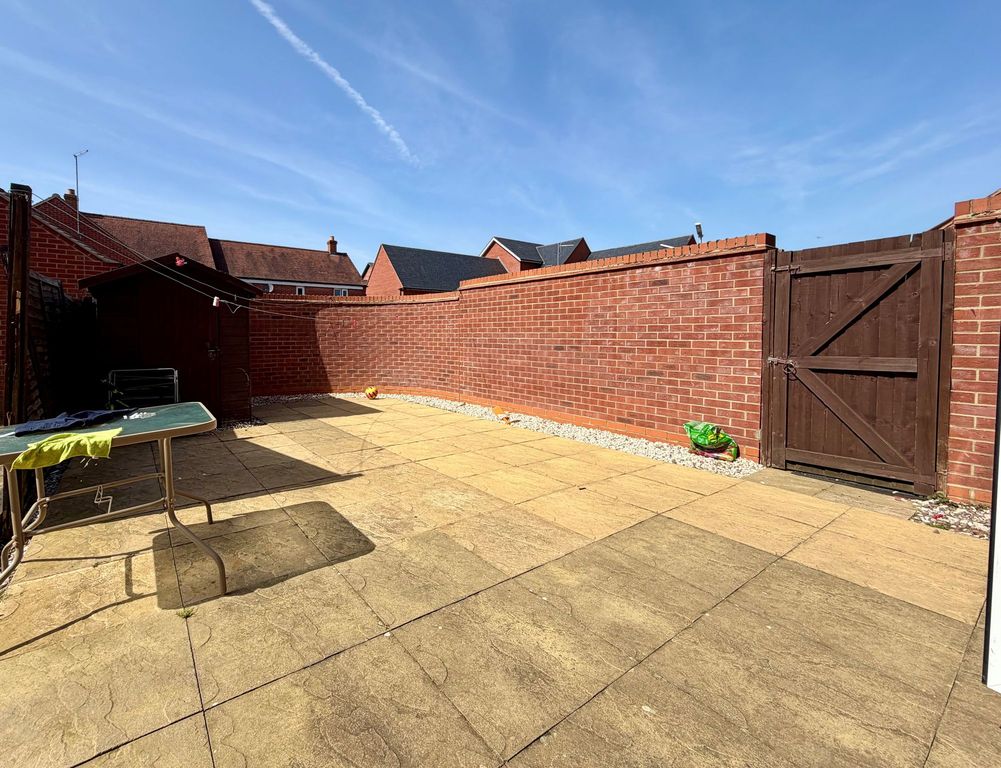 Property photo 3 of 10 Garden