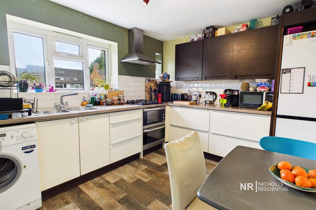 Property photo 2 of 11 Kitchen