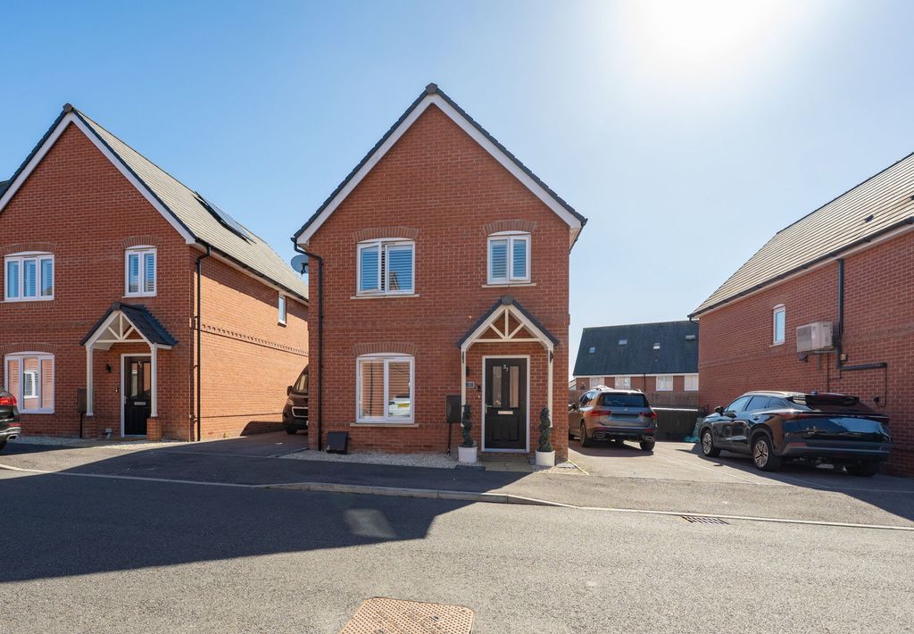 Property photo 1 of 32