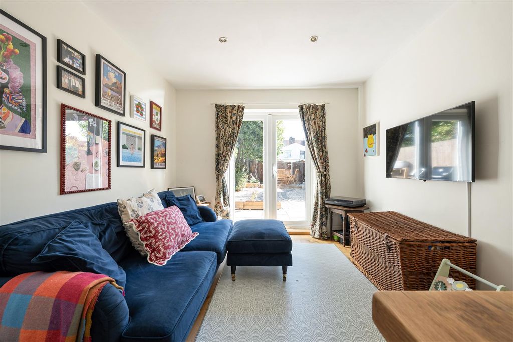 Property photo 2 of 30 9
