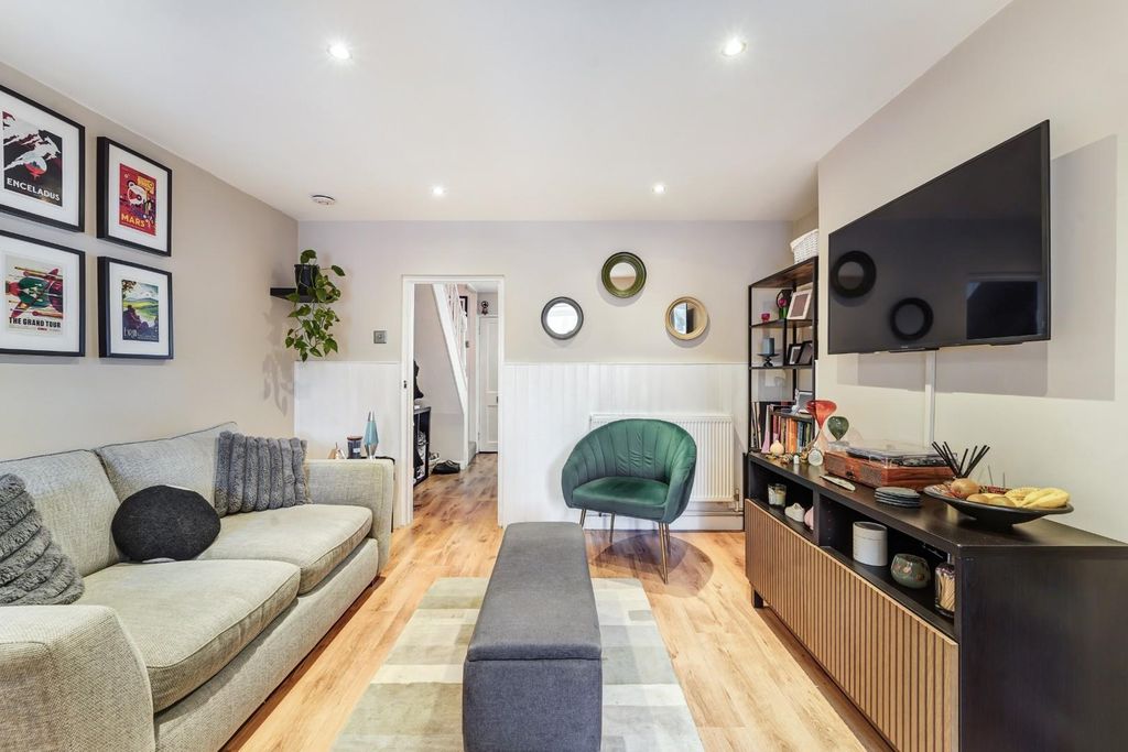 Property photo 3 of 14 West Street