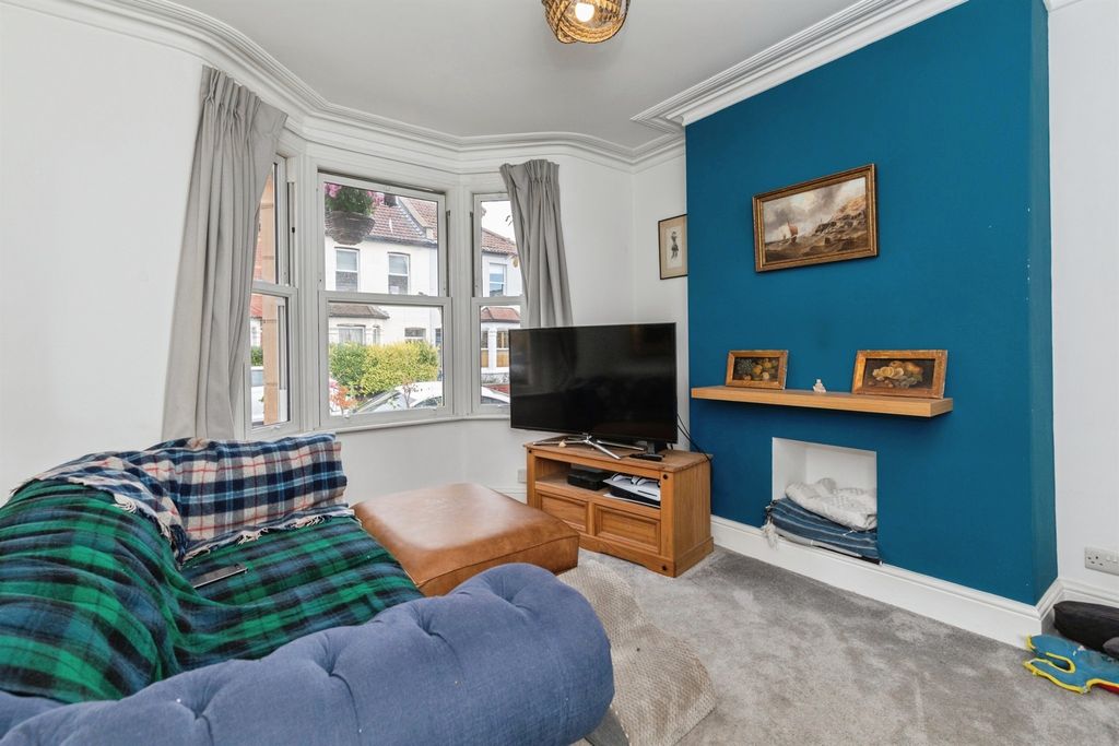 Property photo 2 of 16