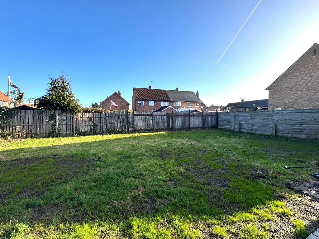 Property photo 3 of 9 Garden