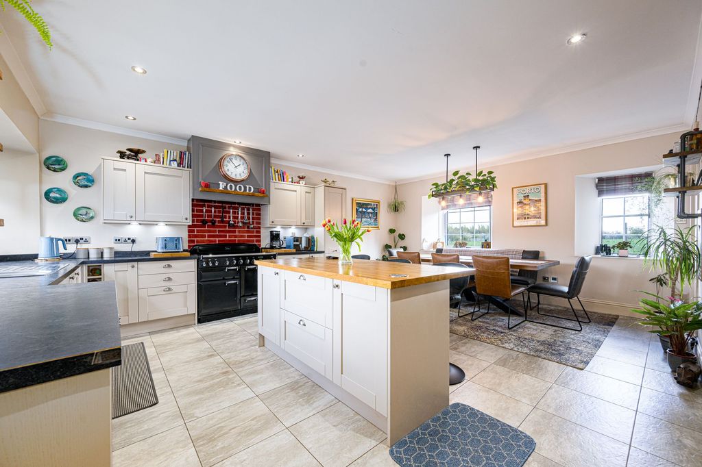 Property photo 3 of 36 Kitchen