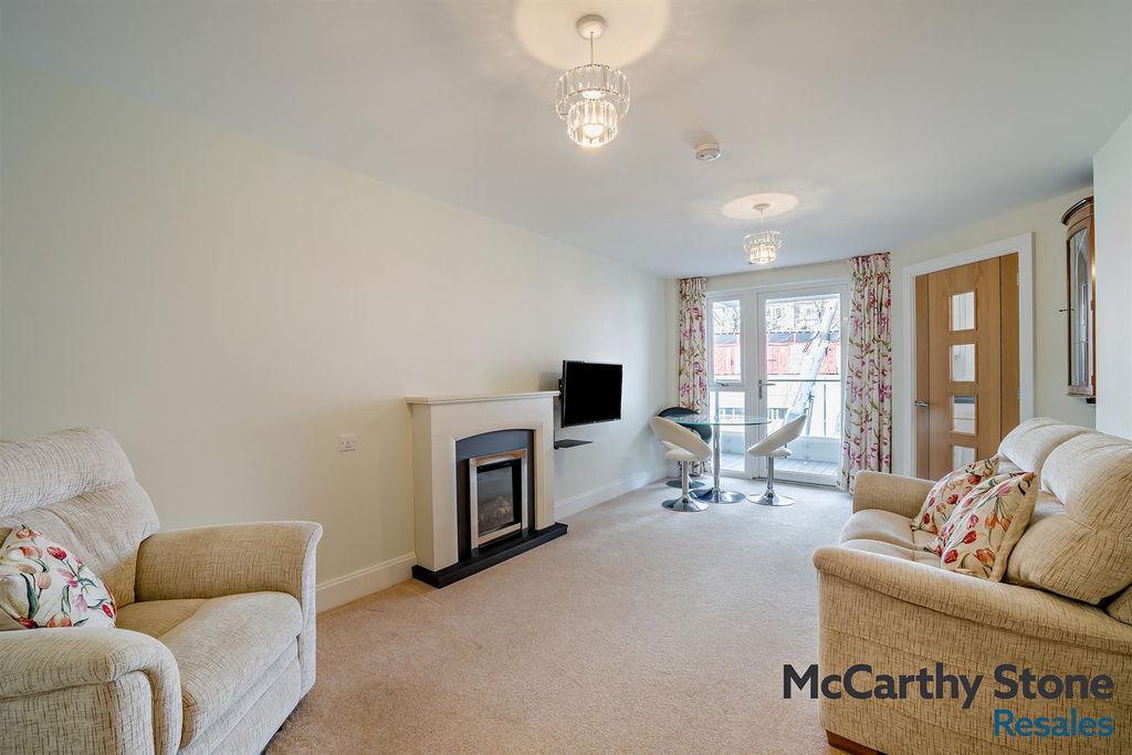 Property photo 2 of 34 8677867-Interior10-800.Jpg