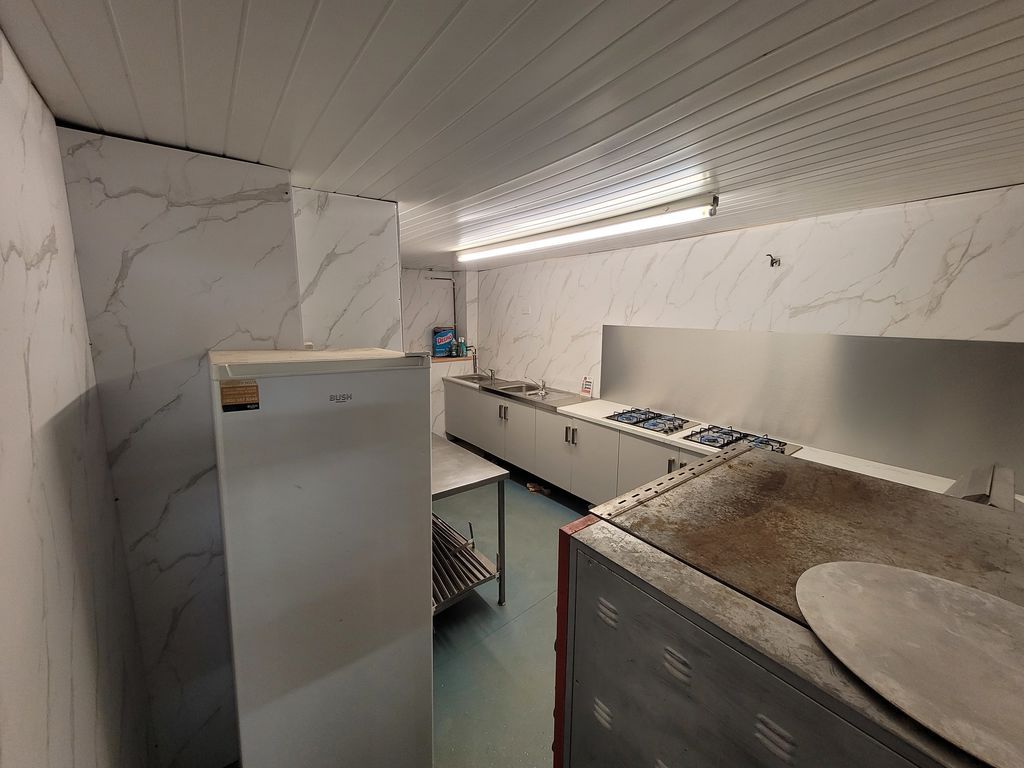 Property photo 3 of 6 Photo 8