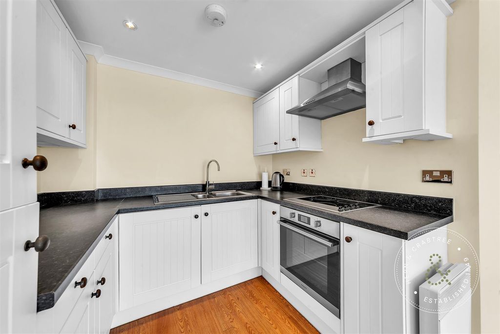 Property photo 2 of 28 Lakelands-Court-18.Jpg