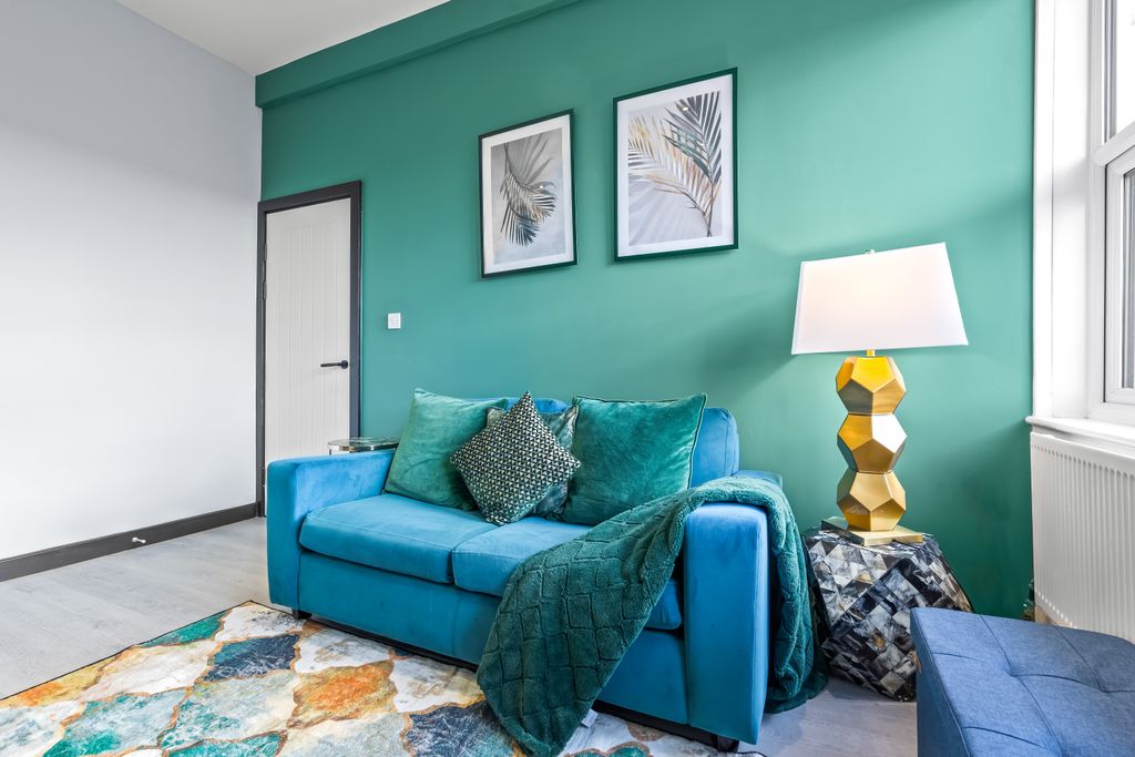 Property photo 2 of 25