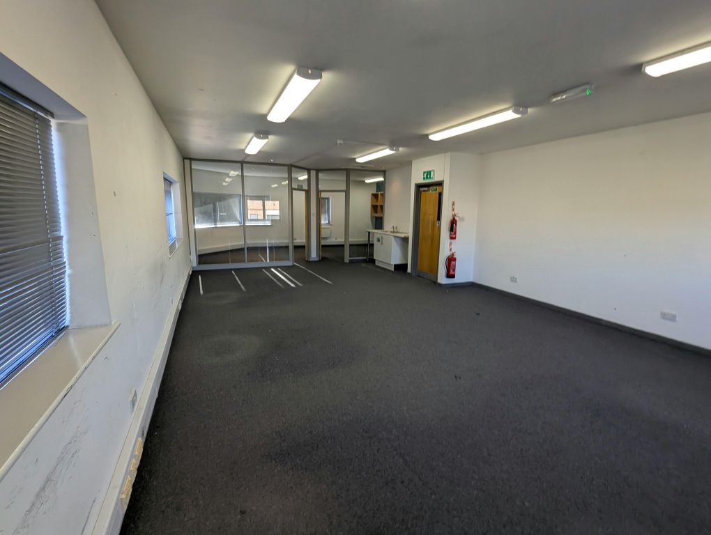 Property photo 2 of 3 Pxl_20250102_122221710Night.Jpg