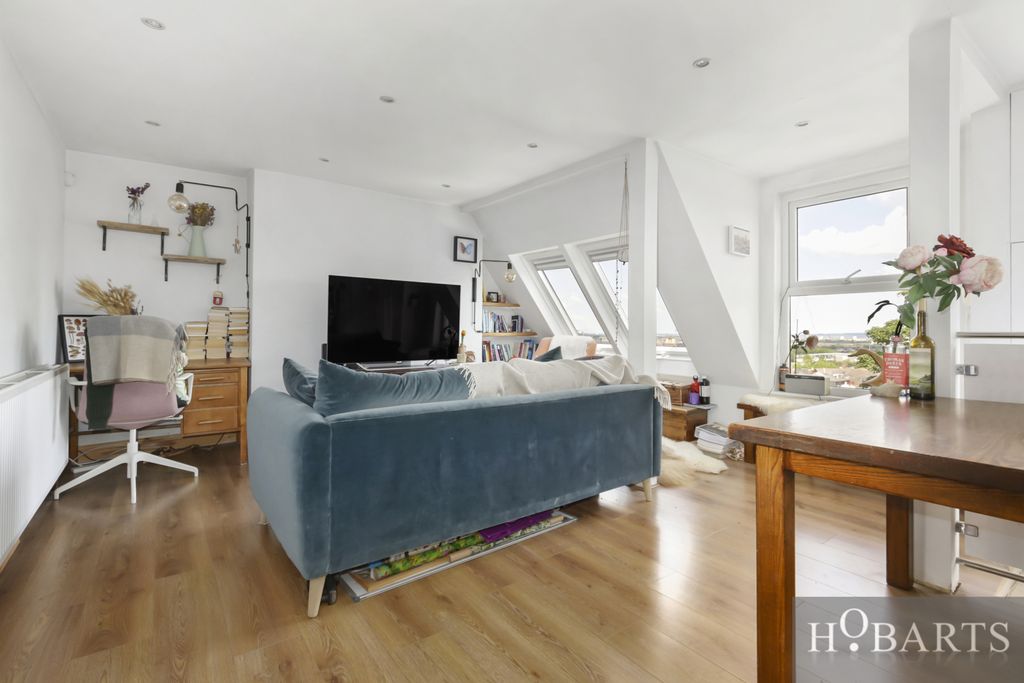 Property photo 2 of 14 Gallery