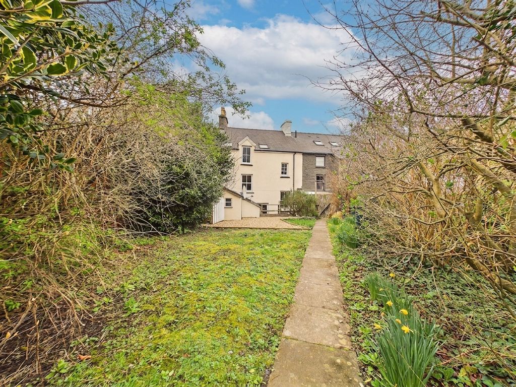 Property photo 2 of 40