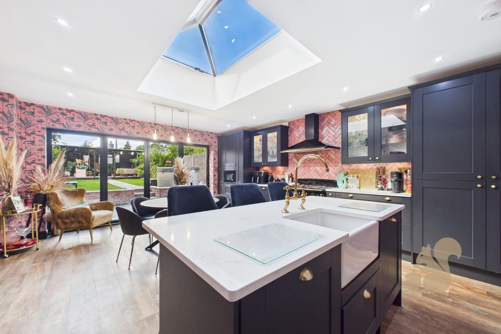 Property photo 2 of 40 Cam01659G0-Pr0597-Still039.Jpg