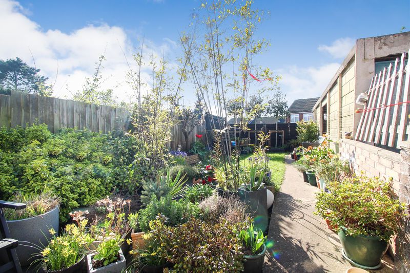 Property photo 3 of 12 Garden
