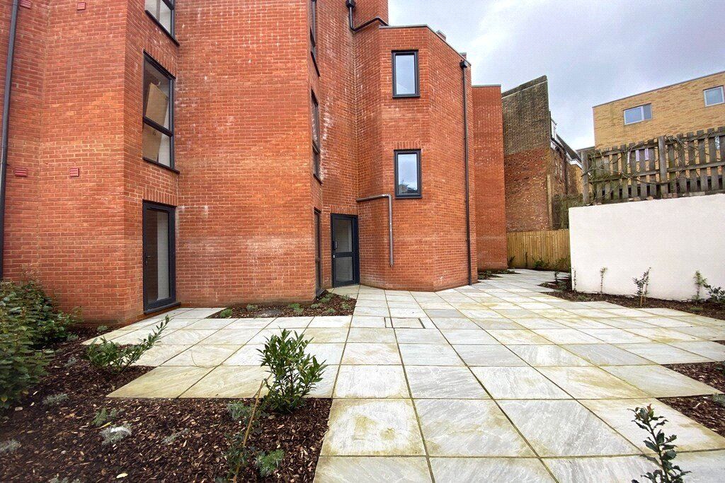 Property photo 2 of 9 Communial Garden