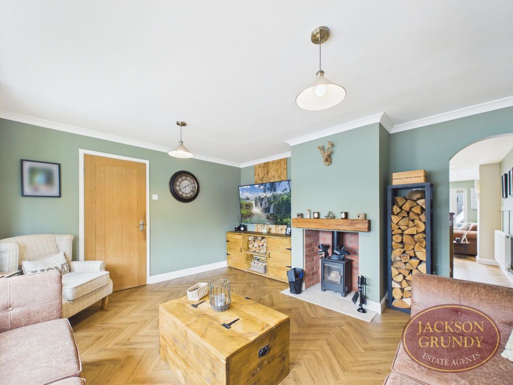 Property photo 3 of 21 Woodrush Way