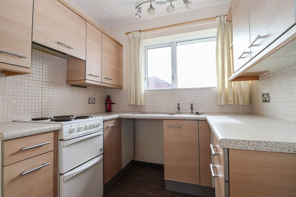 Property photo 2 of 10 Kitchen