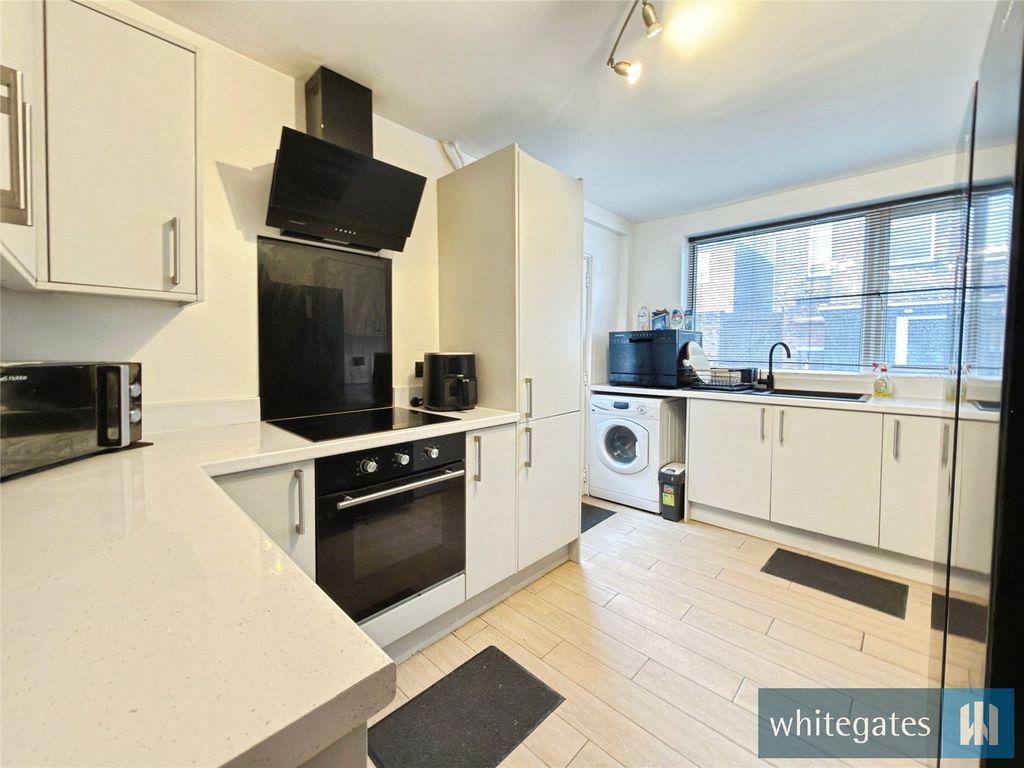 Property photo 2 of 14 Picture No. 12