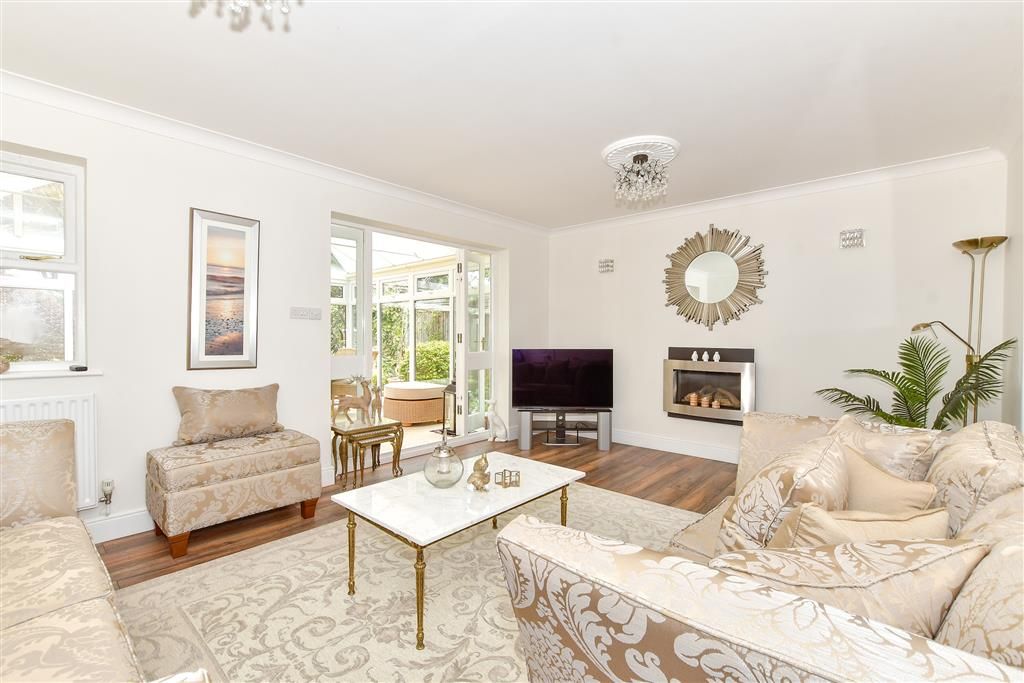 Property photo 1 of 15 Lounge