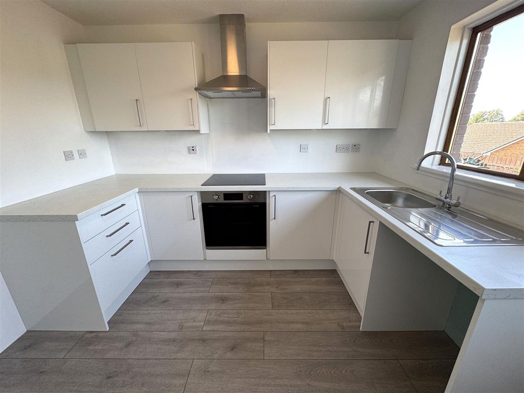 Property photo 3 of 12 Kitchen 3.Jpg
