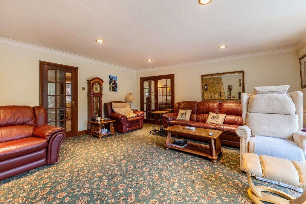 Property photo 3 of 19 Living Room