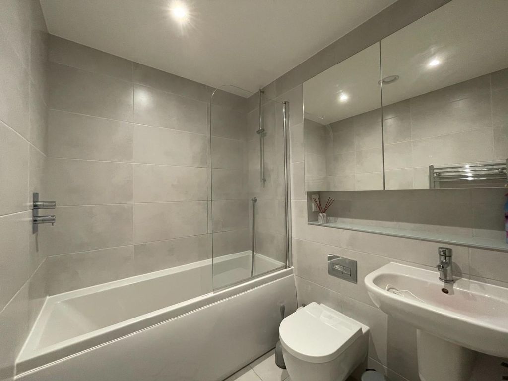 Property photo 3 of 8 Cwg Bathroom.Jpg