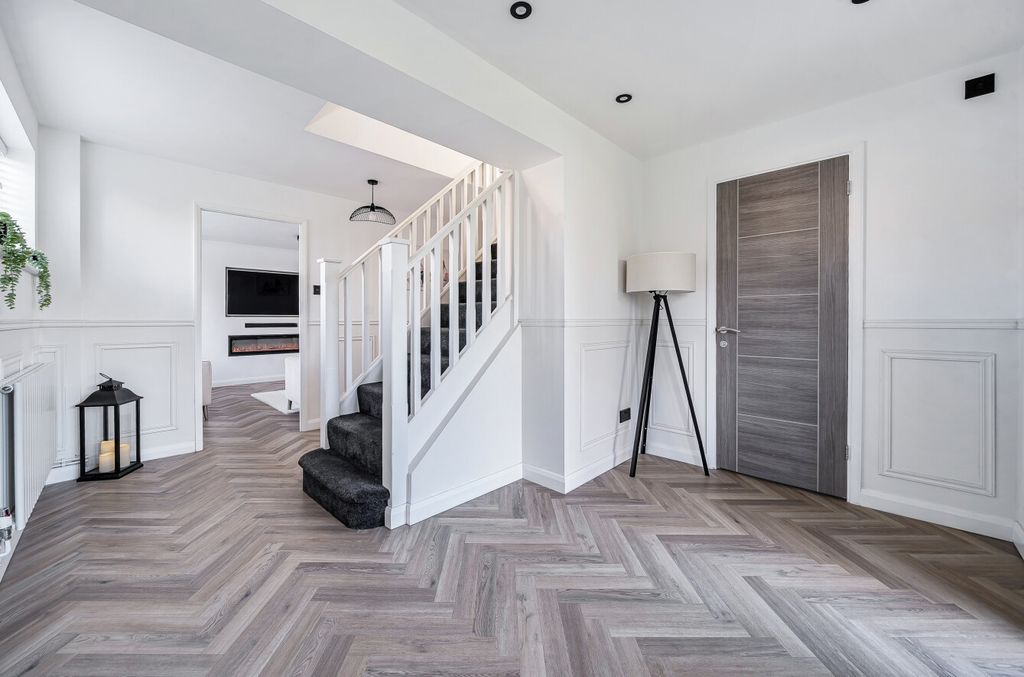 Property photo 2 of 14 1383828-27-691F3F...