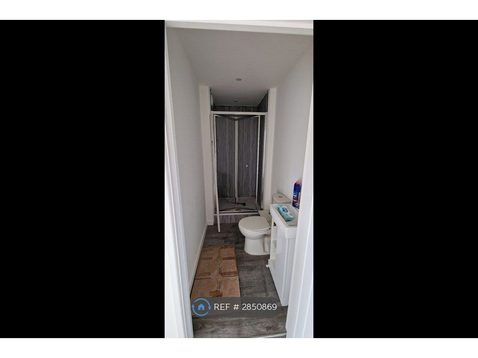 Property photo 2 of 9 First Floor Room 3