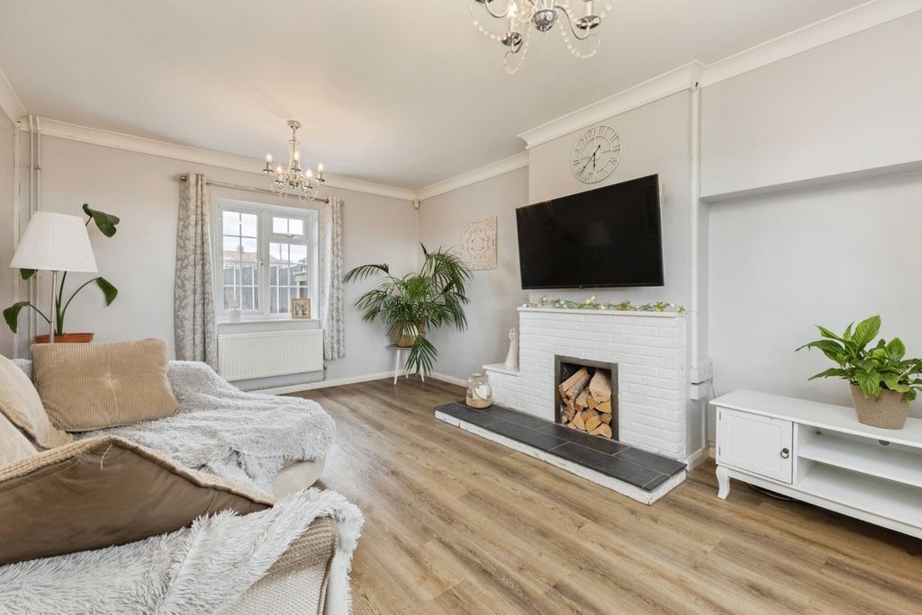 Property photo 3 of 24 Pbox-Img.Jpg