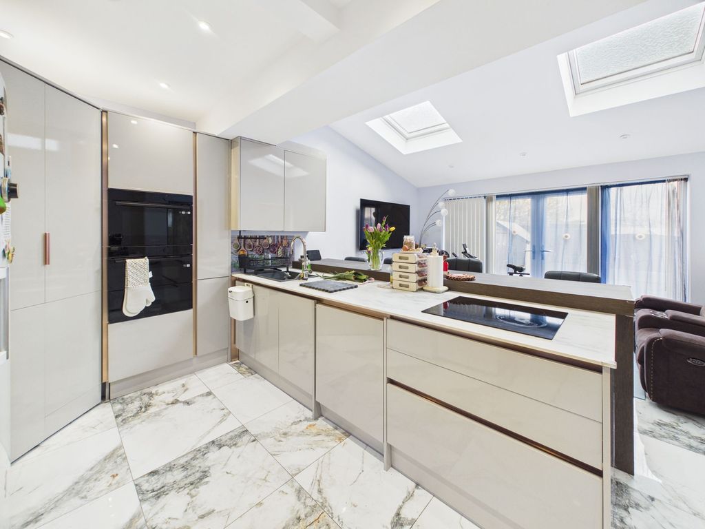 Property photo 3 of 26