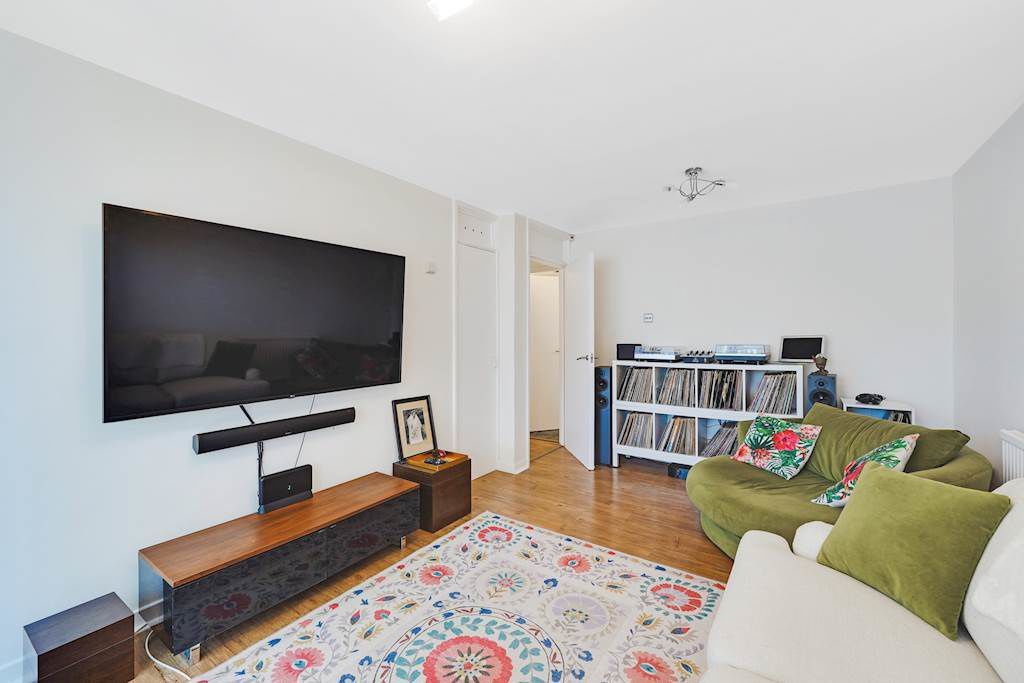 Property photo 1 of 14 Photo 4