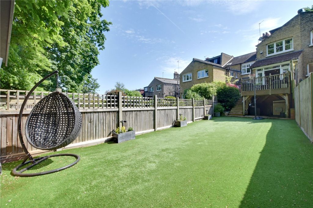Property photo 3 of 28 Picture No. 32