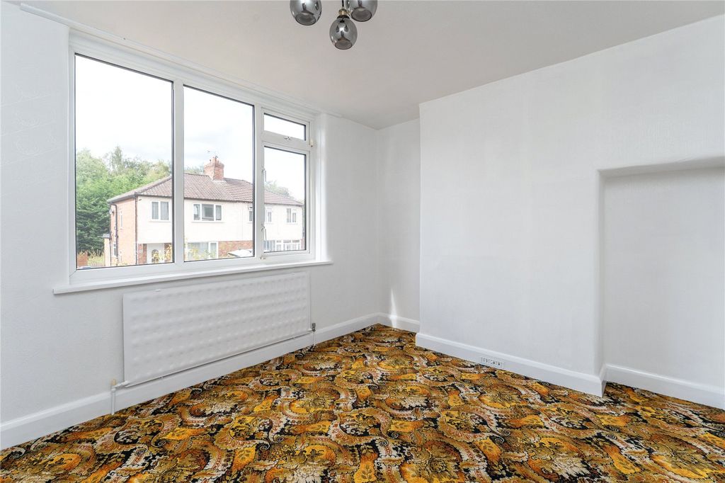 Property photo 2 of 18 Sitting Room